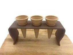 Stojan na zmrzlinové kornoutky & sypáčky