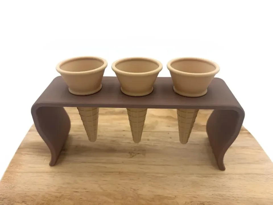 Stojan na zmrzlinové kornoutky & sypáčky